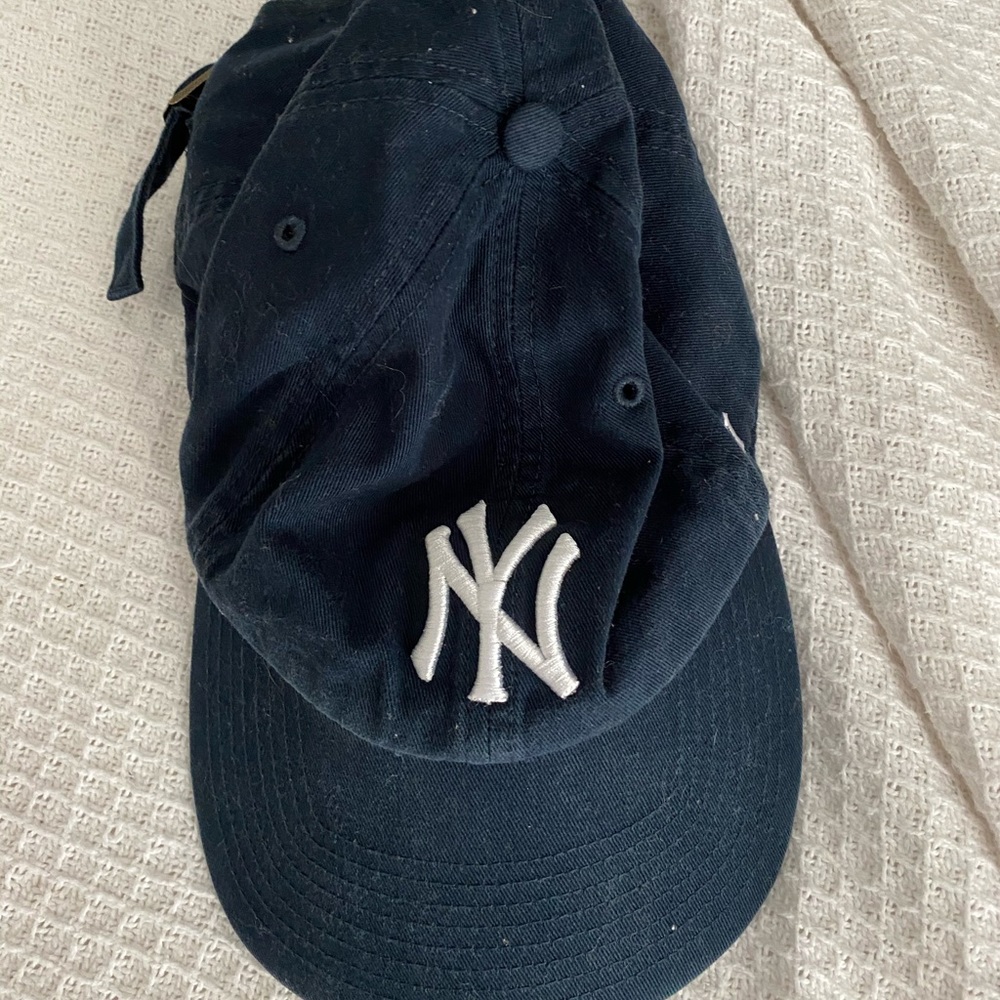 Yankees hat!!
